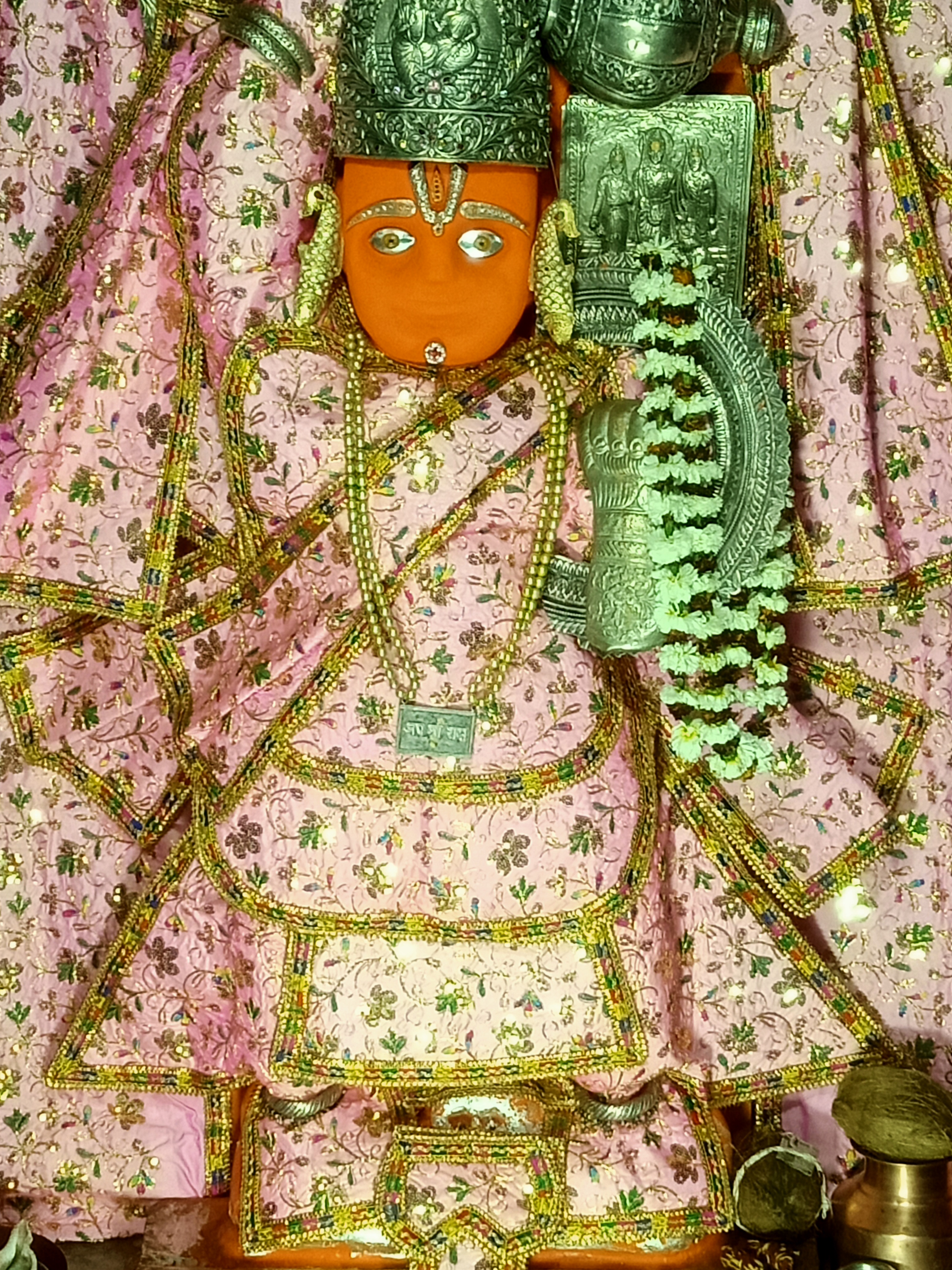 मंदिर परिसर